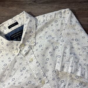 BANANA REPUBLIC Slim Fit Shirt M Short Sleeve White Blue Floral Print Soft Wash
